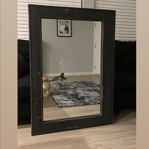 50 pound mirror of pure wood. Perfect condition